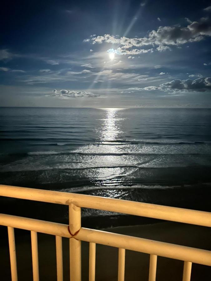 Beach Oasis 704 Lovely Daytona Ocean Front For 5 Sleeps Up To 12 Дейтона Бийч Екстериор снимка